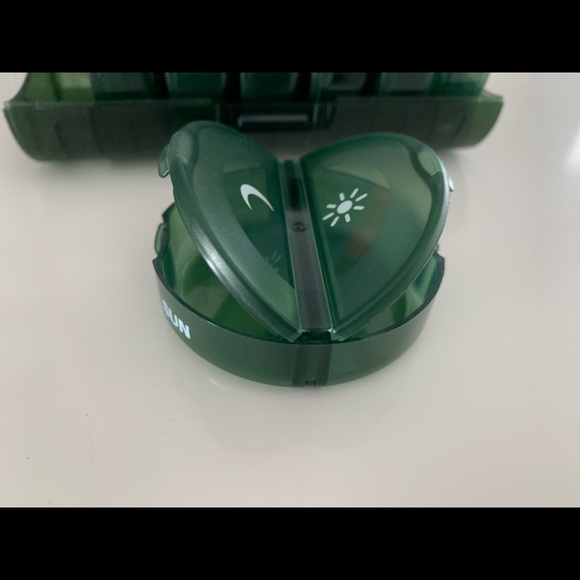 NWOT Daily Pill Organizer - Picture 6 of 7